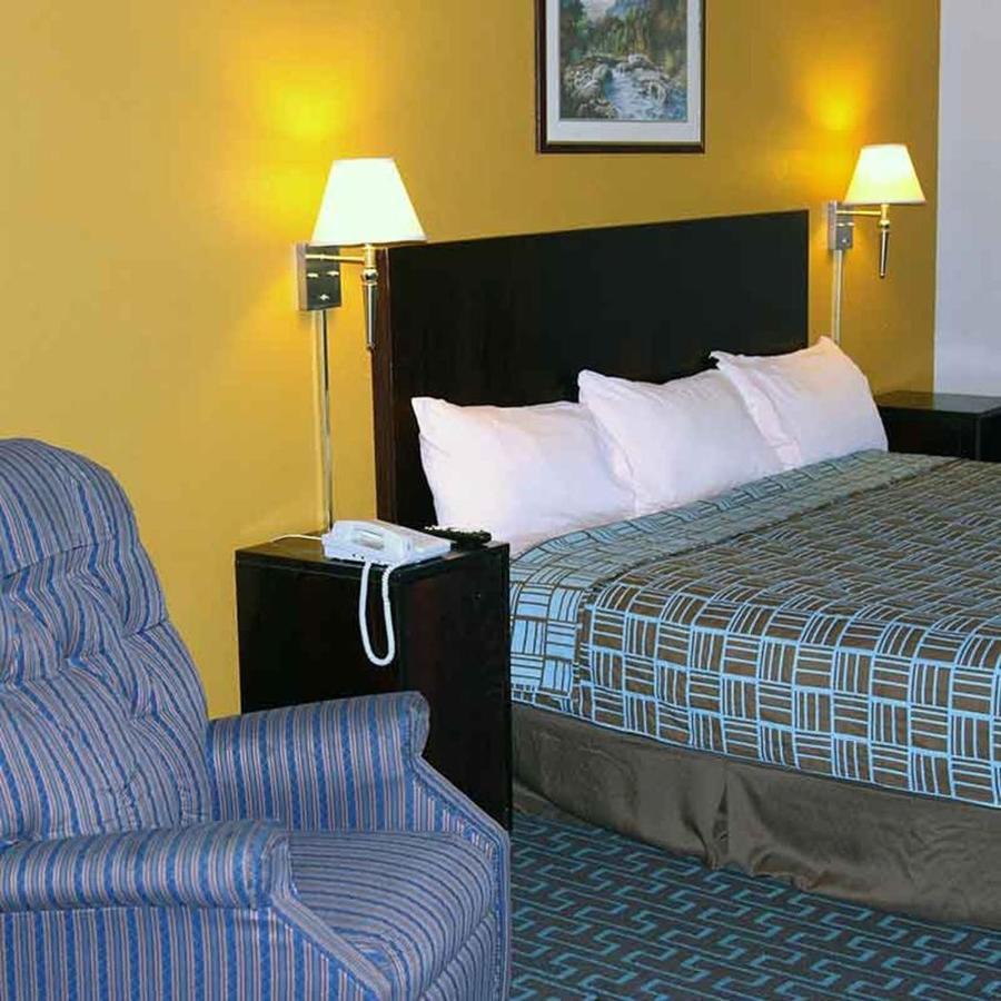 Express Inn & Suites Trion Exterior photo