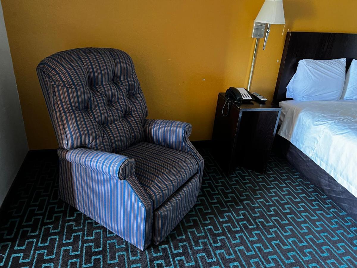 Express Inn & Suites Trion Exterior photo
